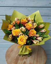 Букет цветов из:  Альстромерии и Розы в Солдатском