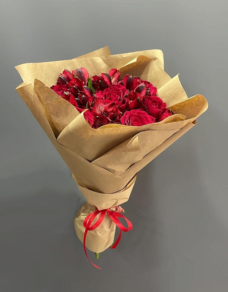 Букет цветов из: Альстромерии и Розы в Солдатском