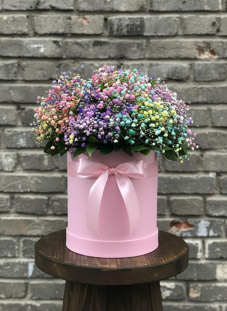 Цветочная композиция из Гипсофила и Розы в шляпной коробке в Солдатском