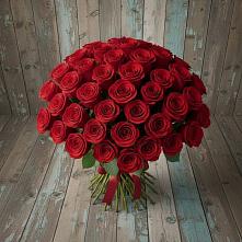Букет 55 Красных роз Фридом #REPLACE_PRED# Солдатском