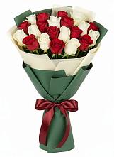 Букет Микс из красных и белых роз в Солдатском