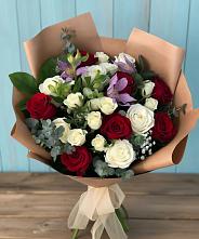 Букет цветов из:  Розы и Альстромерии #REPLACE_PRED# Солдатском