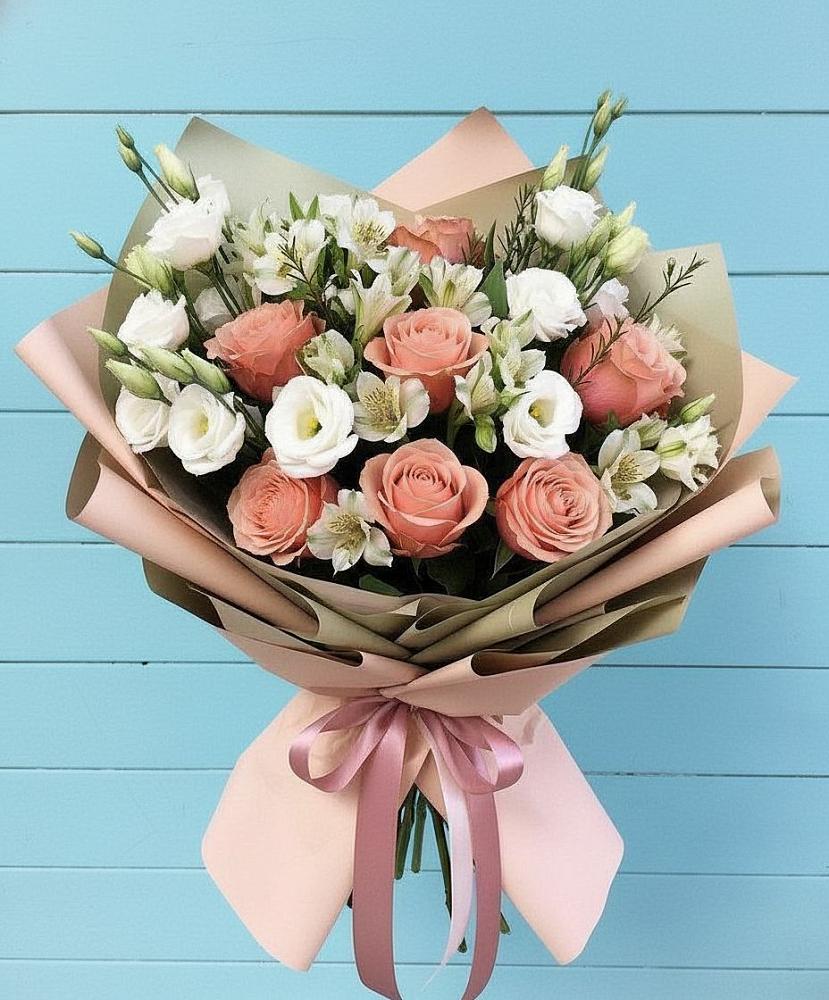 Букет цветов из: Розы, Альстромерии и Лизиантусы в Солдатском