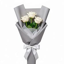 Букет 3 белые розы в Солдатском
