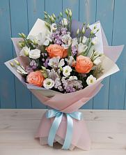 Букет цветов из:  Лизиантусы, Розы, Альстромерии и Гипсофила в Солдатском