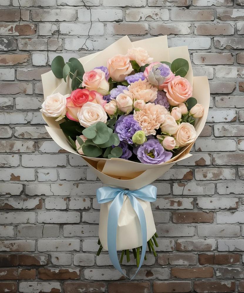 Букет цветов из: Розы, Лизиантусы и Гвоздики в Солдатском