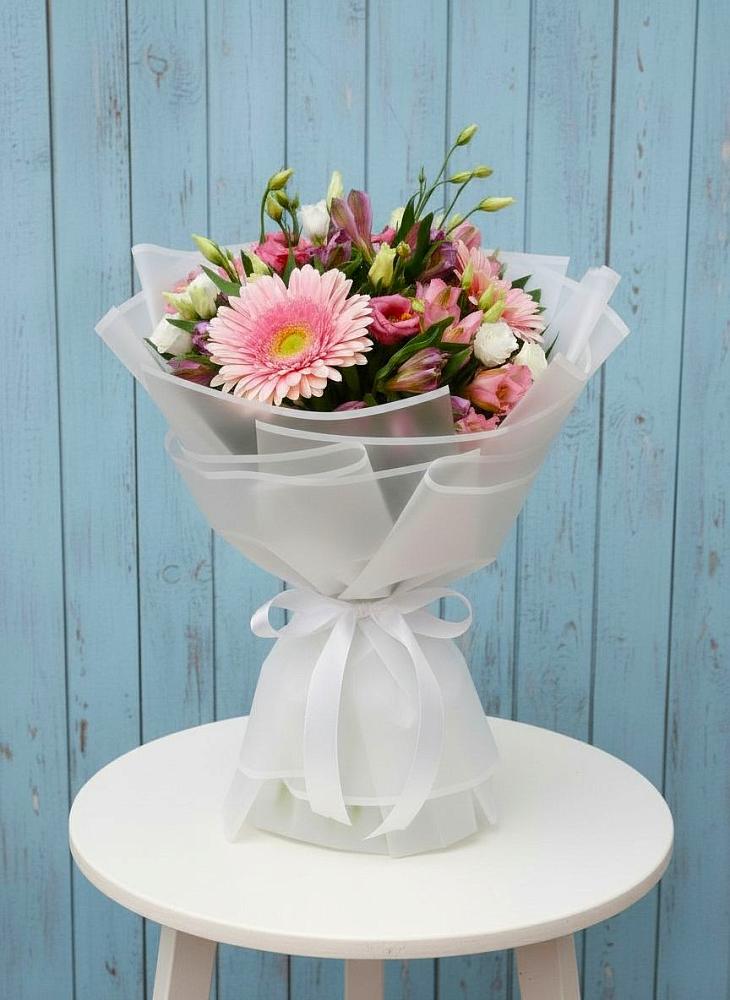 Букет цветов из: Герберы, Альстромерии и Лизиантусы в Солдатском