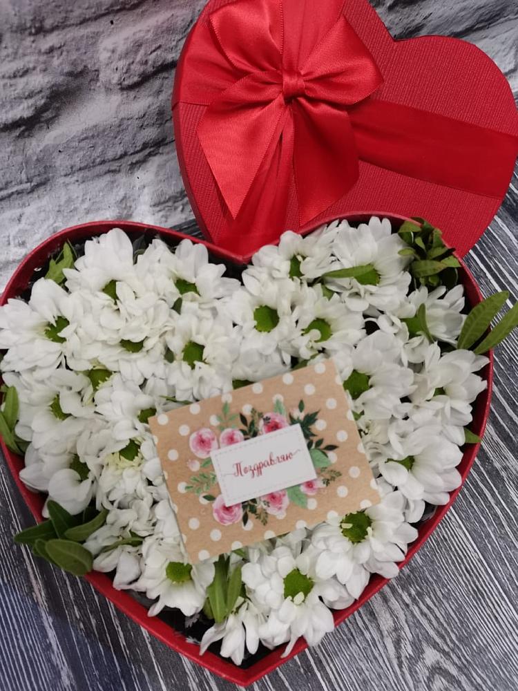 Цветочная композиция из Хризантемы в виде сердца в Солдатском