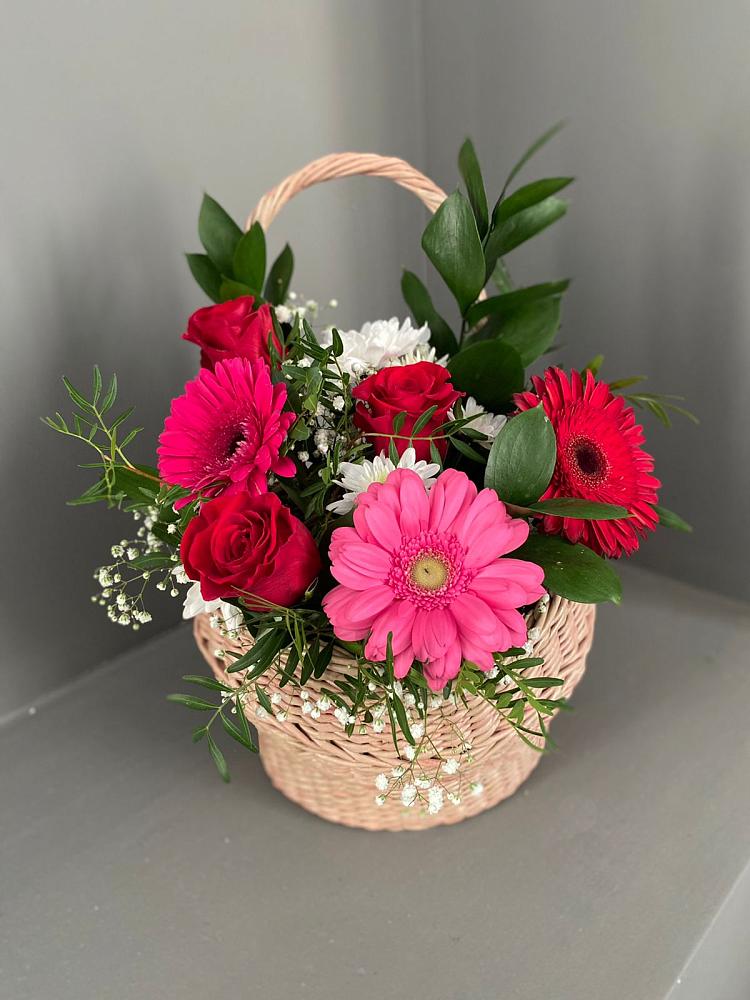Цветочная композиция из Розы, Хризантемы и Герберы в корзине в Солдатском
