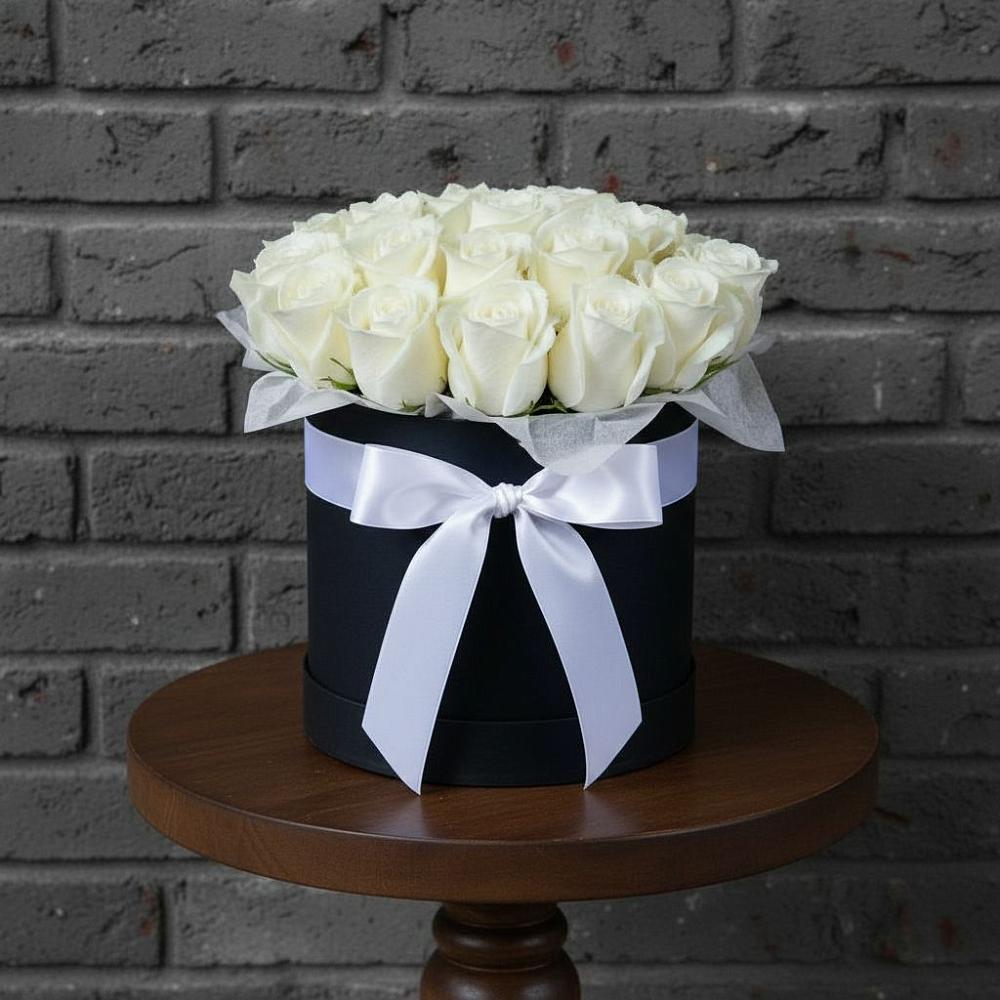 Цветочная композиция из Розы в шляпной коробке в Солдатском