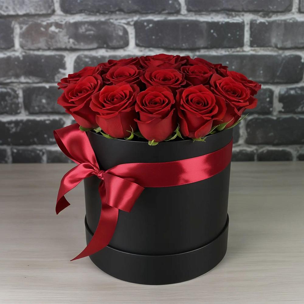 Цветочная композиция из Розы в шляпной коробке в Солдатском