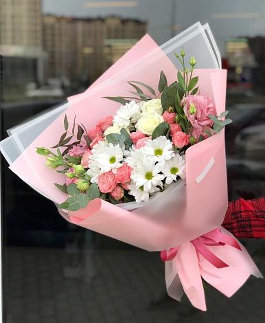 Букет цветов из: Розы, Лизиантусы и Хризантемы в Солдатском