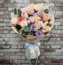 Букет цветов из:  Розы, Лизиантусы и Гвоздики #REPLACE_PRED# Солдатском