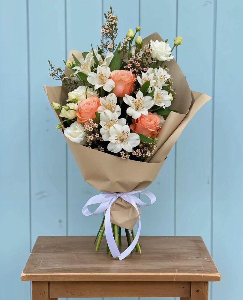 Букет цветов из: Альстромерии, Лизиантусы, Розы и Хризантемы в Солдатском