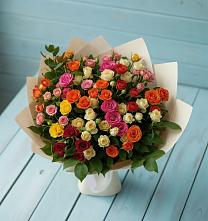 Букет Микс из разноцветных кустовых роз в Солдатском