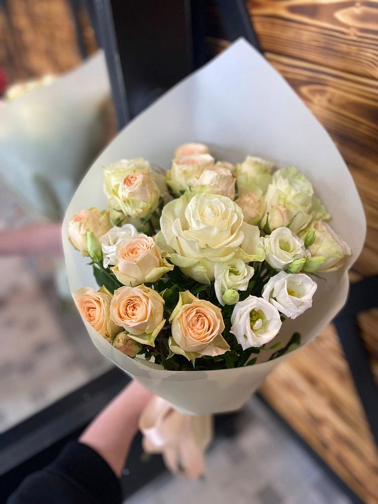 Букет цветов из: Розы и Лизиантусы в Солдатском