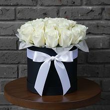 Цветочная композиция из Розы в шляпной коробке в Солдатском